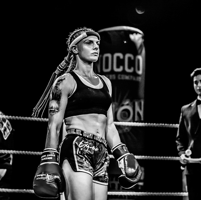 Første kamp i thaiboxing, som blev vundet på knockout. Af Smuk Stil by Mea. 